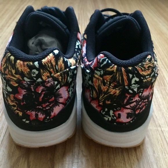SOLD! Nike Air Max 1 Floral - Picture 7 of 8